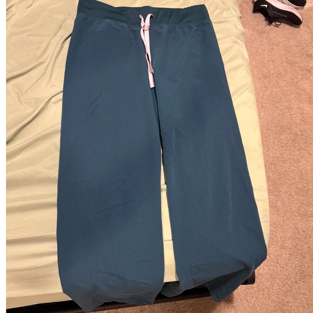 FIGS HIGH WAISTED LIVINGSTON SCRUB BOTTOMS